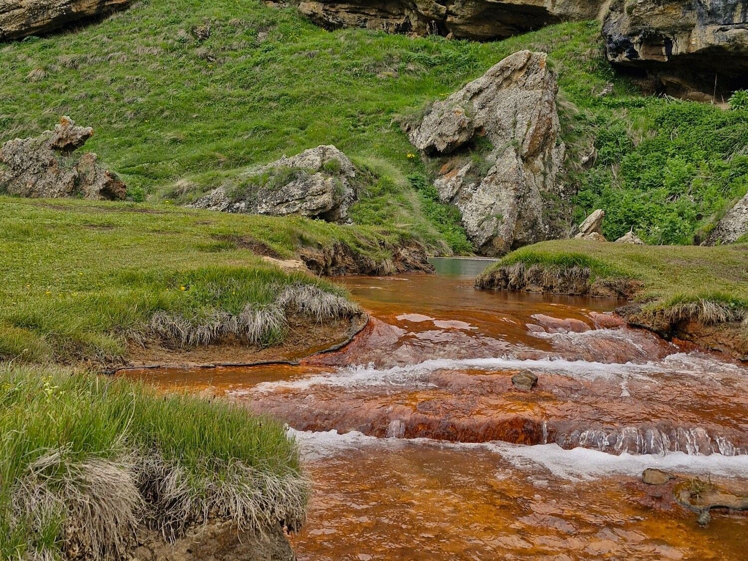 5 Best Hiking Routes in Kazbegi, Georgia (2026 Complete Guide)